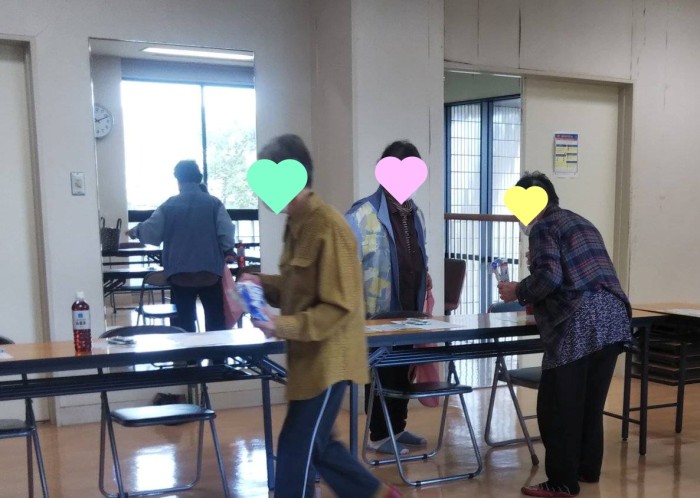 講座前のひとこま(プライバシー配慮のため画像を一部加工しています)