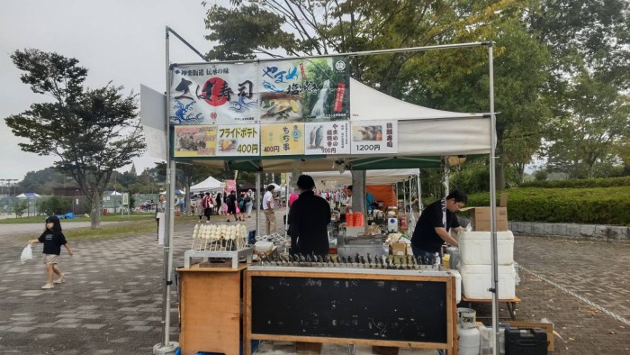 焼き鯖寿司・熟成鳥のから揚げ・やまめの塩焼き