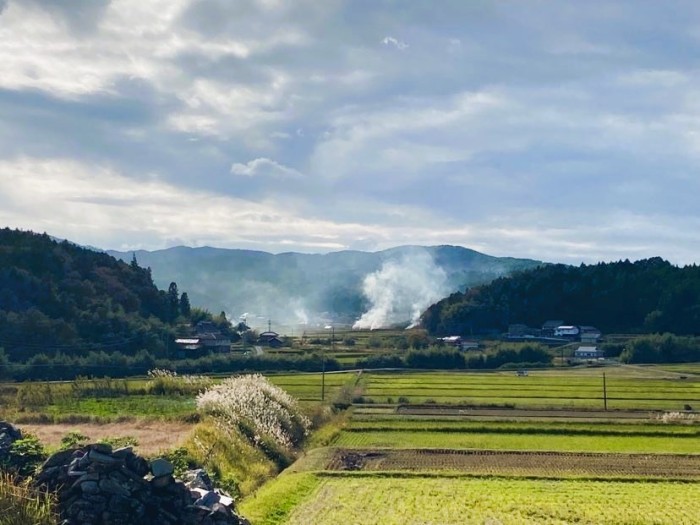 三和町のわが家から見た里山の風景。