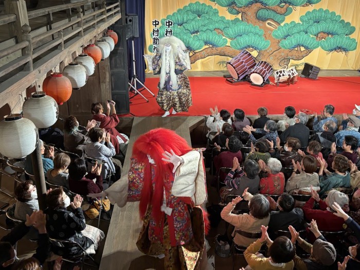 間近で大迫力の連獅子