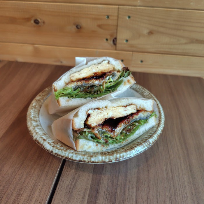 北広島町産のお米で出来たパンのサンドイッチ